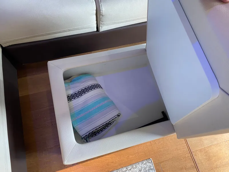 Slide: The Image of Sea Ray 400 Sundancer 2016 - 69