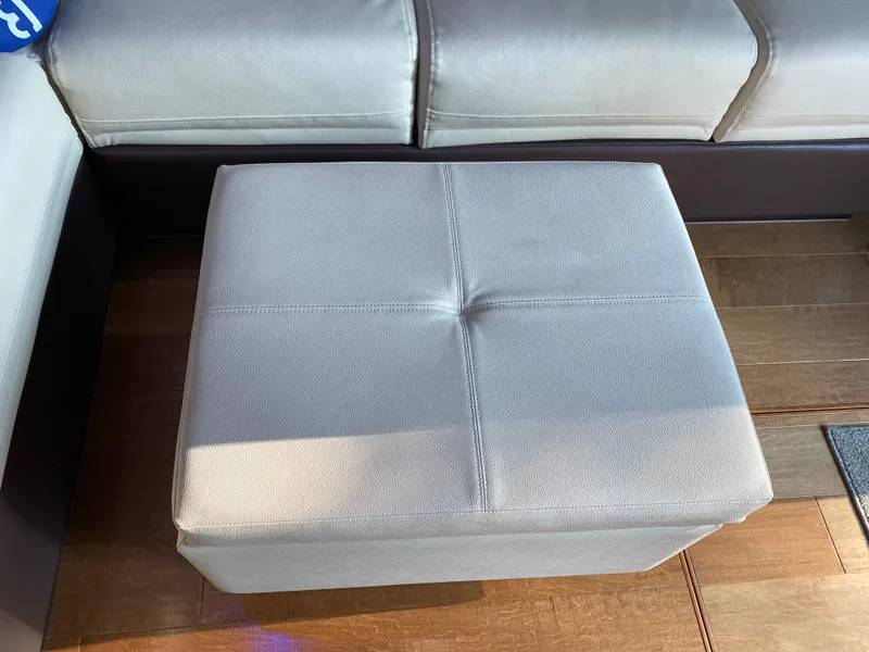 Slide: The Image of Sea Ray 400 Sundancer 2016 - 70