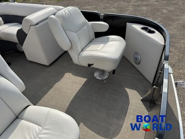 Slide: The Image of Palm Beach 200 Castmaster Pontoon With SEA LEGS 2017 - 10