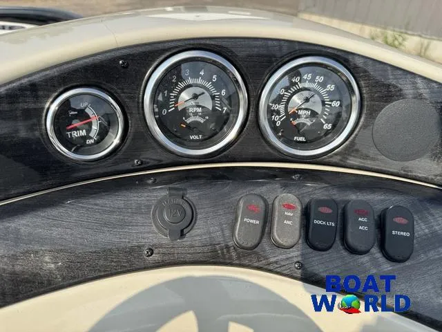 Slide: The Image of Palm Beach 200 Castmaster Pontoon With SEA LEGS 2017 - 24