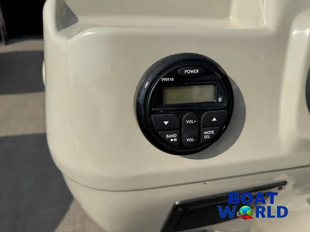 Slide: The Image of Palm Beach 200 Castmaster Pontoon With SEA LEGS 2017 - 25