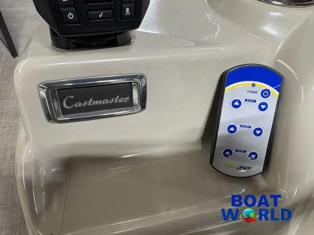 Slide: The Image of Palm Beach 200 Castmaster Pontoon With SEA LEGS 2017 - 27