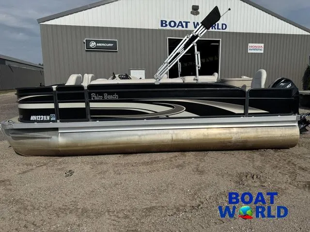 Slide: The Image of Palm Beach 200 Castmaster Pontoon With SEA LEGS 2017 - 28