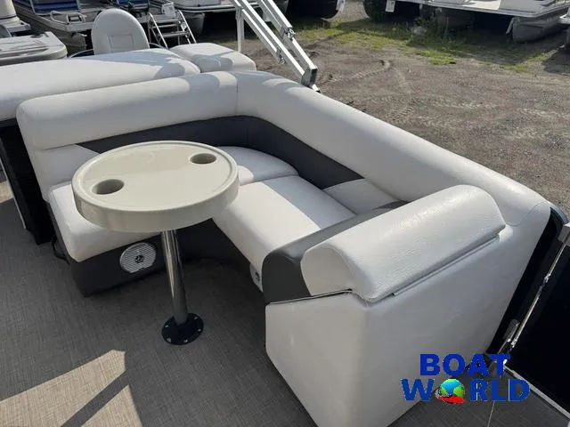 Slide: The Image of Palm Beach 200 Castmaster Pontoon With SEA LEGS 2017 - 29