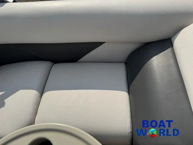 Slide: The Image of Palm Beach 200 Castmaster Pontoon With SEA LEGS 2017 - 32