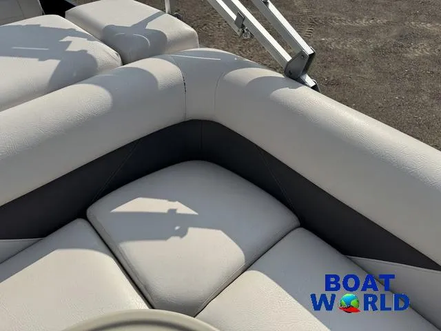 Slide: The Image of Palm Beach 200 Castmaster Pontoon With SEA LEGS 2017 - 33