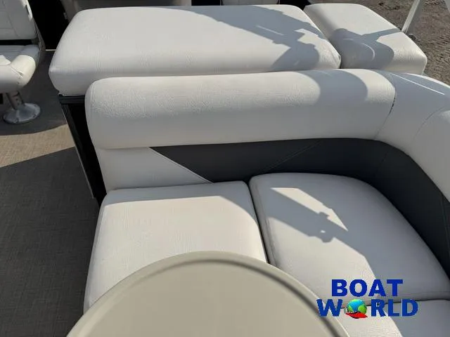 Slide: The Image of Palm Beach 200 Castmaster Pontoon With SEA LEGS 2017 - 34