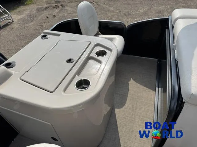 Slide: The Image of Palm Beach 200 Castmaster Pontoon With SEA LEGS 2017 - 39