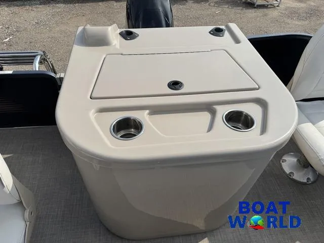 Slide: The Image of Palm Beach 200 Castmaster Pontoon With SEA LEGS 2017 - 40