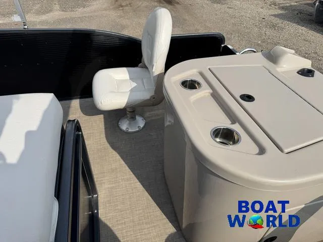 Slide: The Image of Palm Beach 200 Castmaster Pontoon With SEA LEGS 2017 - 43