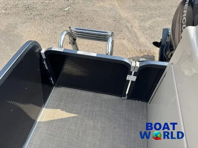 Slide: The Image of Palm Beach 200 Castmaster Pontoon With SEA LEGS 2017 - 45