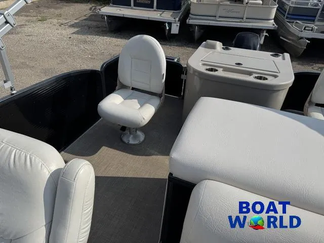 Slide: The Image of Palm Beach 200 Castmaster Pontoon With SEA LEGS 2017 - 46