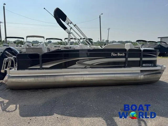 Slide: The Image of Palm Beach 200 Castmaster Pontoon With SEA LEGS 2017 - 47