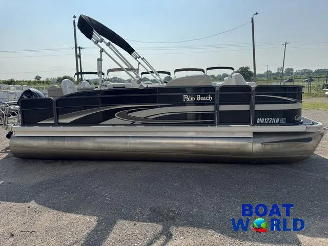 Slide: The Image of Palm Beach 200 Castmaster Pontoon With SEA LEGS 2017 - 48