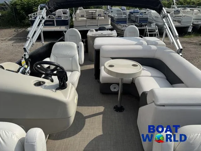 Slide: The Image of Palm Beach 200 Castmaster Pontoon With SEA LEGS 2017 - 5