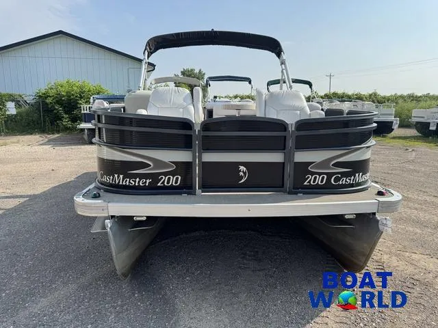 Slide: The Image of Palm Beach 200 Castmaster Pontoon With SEA LEGS 2017 - 51