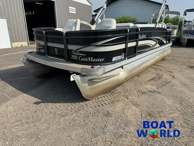 Slide: The Image of Palm Beach 200 Castmaster Pontoon With SEA LEGS 2017 - 52