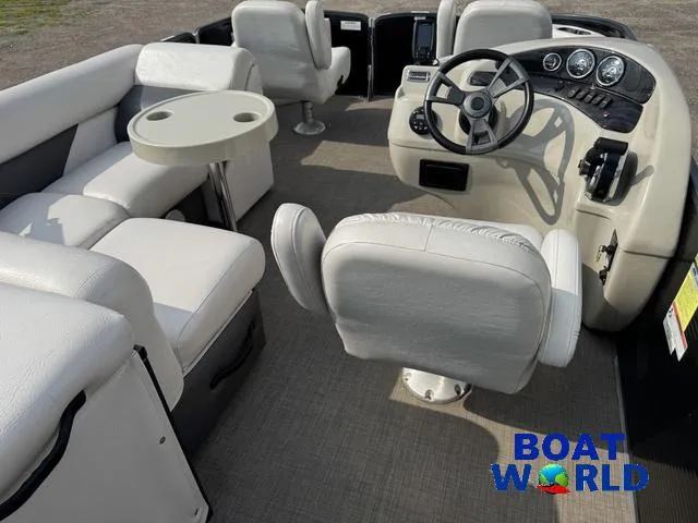 Slide: The Image of Palm Beach 200 Castmaster Pontoon With SEA LEGS 2017 - 6