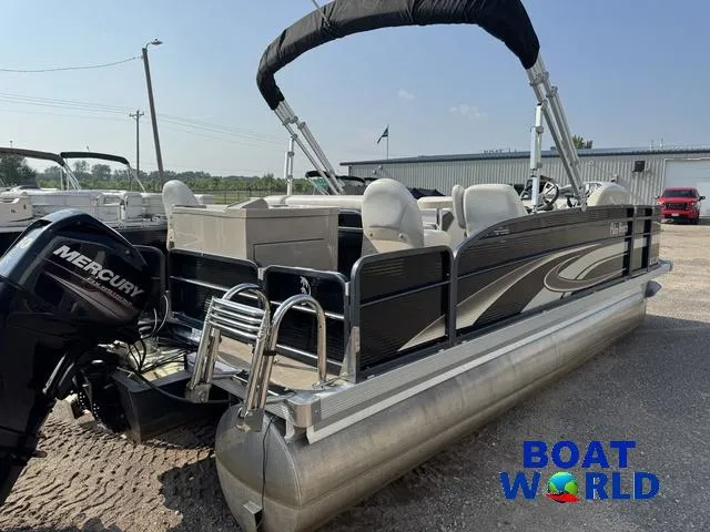 Slide: The Image of Palm Beach 200 Castmaster Pontoon With SEA LEGS 2017 - 60