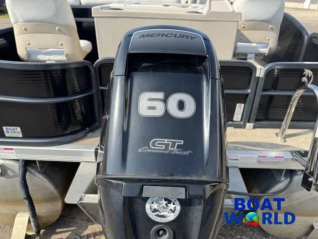 Slide: The Image of Palm Beach 200 Castmaster Pontoon With SEA LEGS 2017 - 65