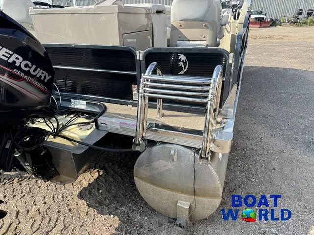 Slide: The Image of Palm Beach 200 Castmaster Pontoon With SEA LEGS 2017 - 67