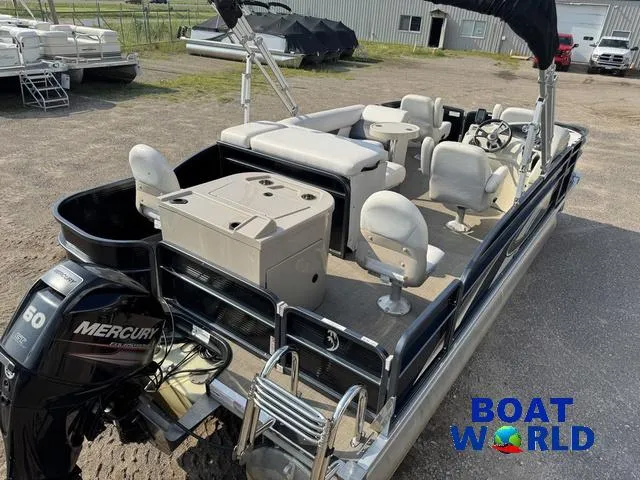 Slide: The Image of Palm Beach 200 Castmaster Pontoon With SEA LEGS 2017 - 7