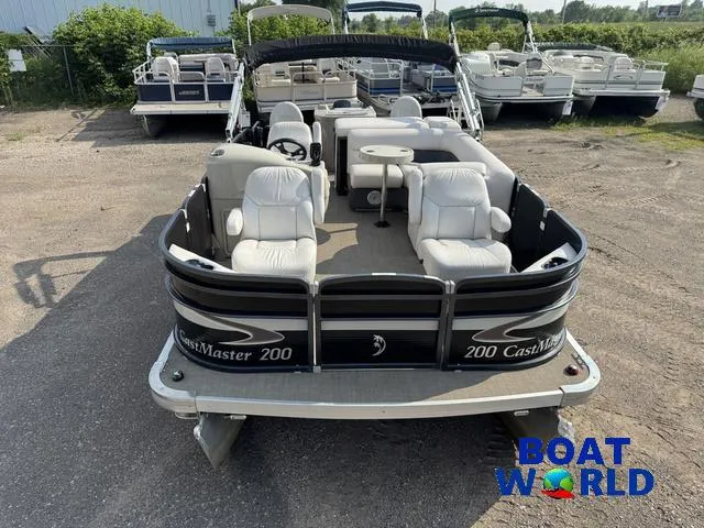 Slide: The Image of Palm Beach 200 Castmaster Pontoon With SEA LEGS 2017 - 9