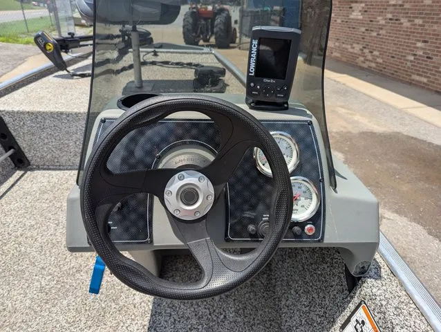 Slide: The Image of Tracker Pro 160 2016 - 6