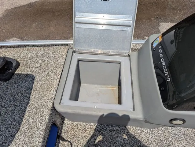 Slide: The Image of Tracker Pro 160 2016 - 7