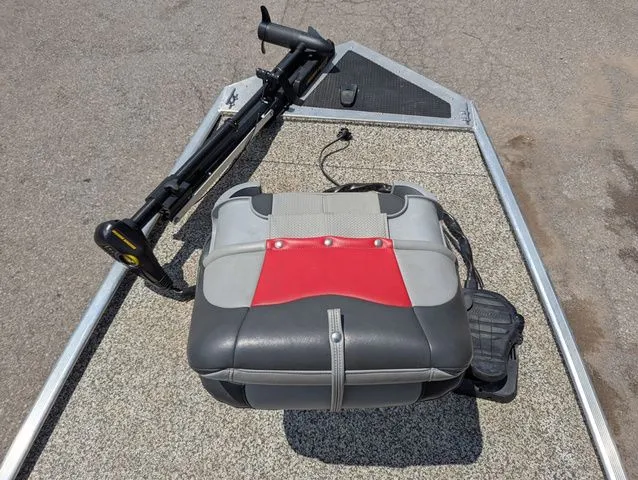 Slide: The Image of Tracker Pro 160 2016 - 8