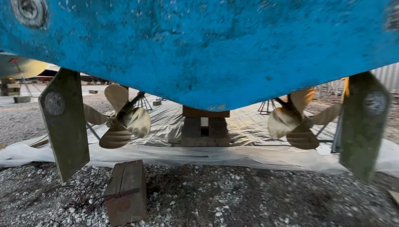 Slide: The Image of 1989 Topaz Sportfisherman boat propellers and rudders on dry dock. - 21