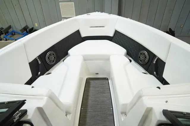 Slide: The Image of Four Winns H4 2022 - 11