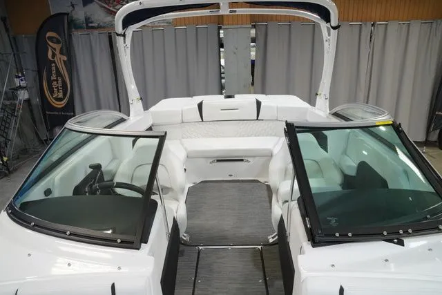 Slide: The Image of Four Winns H4 2022 - 12