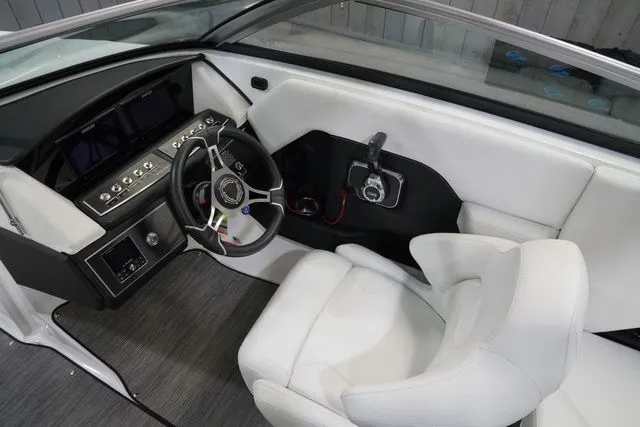 Slide: The Image of Four Winns H4 2022 - 14