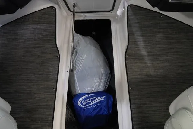 Slide: The Image of Four Winns H4 2022 - 17