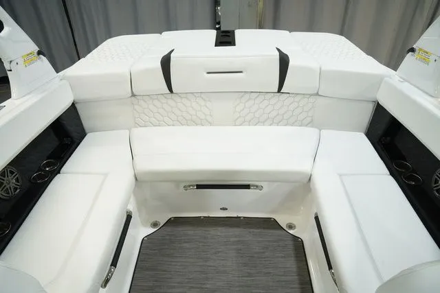 Slide: The Image of Four Winns H4 2022 - 19