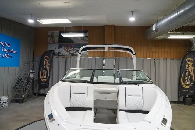 Slide: The Image of Four Winns H4 2022 - 4