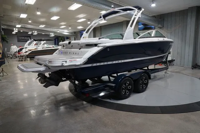 Slide: The Image of Four Winns H4 2022 - 7