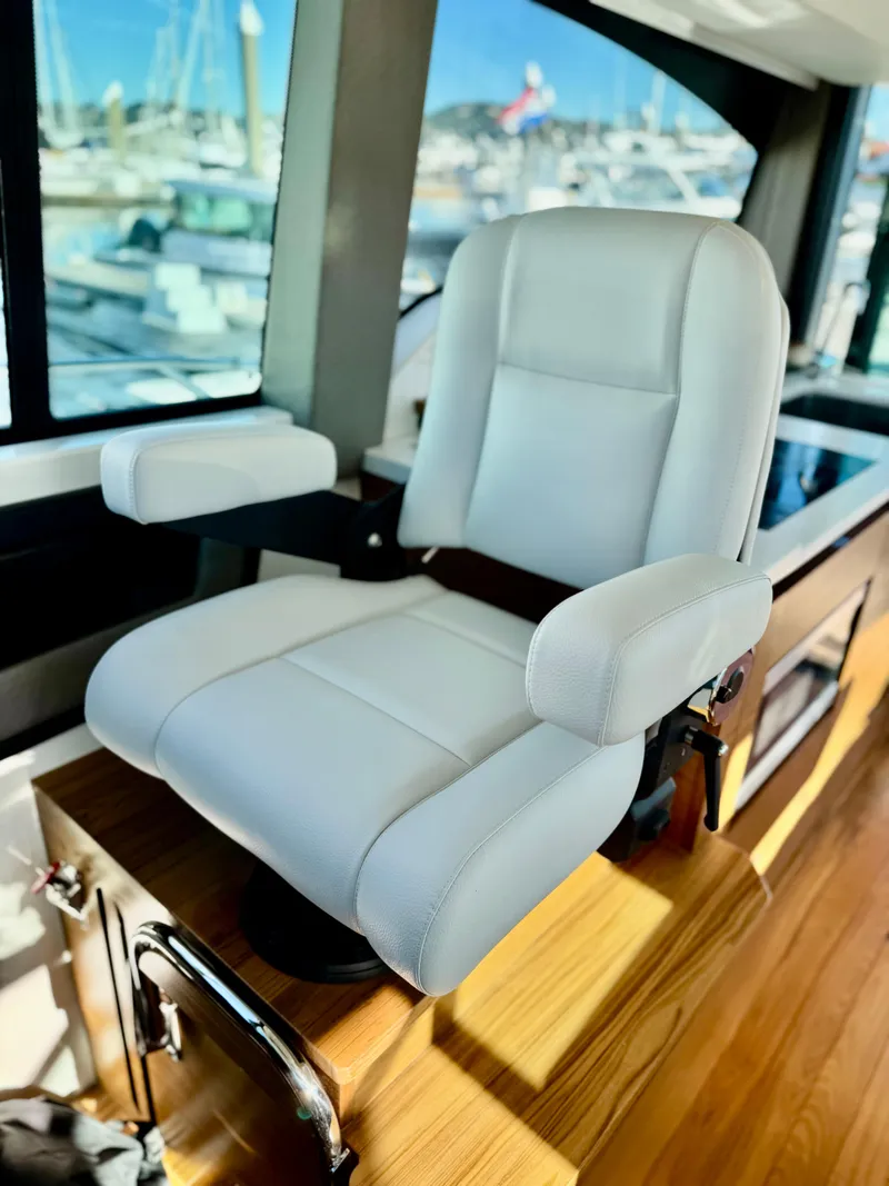 Slide: The Image of Tiara 43 LE 2025 - 59