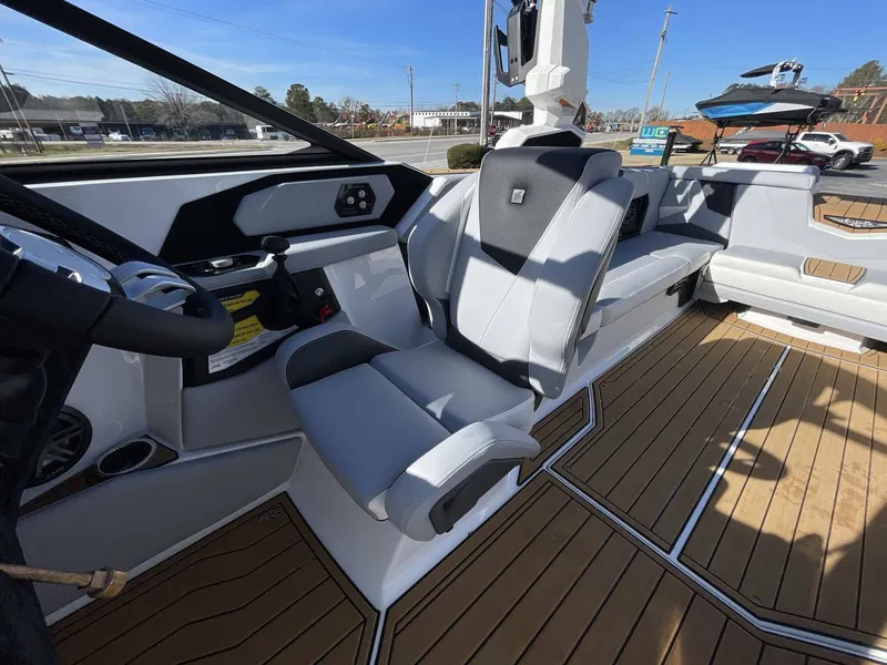 Slide: The Image of Nautique Super Air Nautique S25 2024 - 13