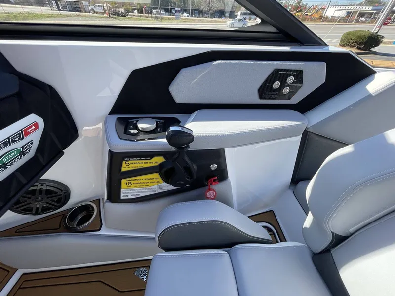 Slide: The Image of Nautique Super Air Nautique S25 2024 - 16