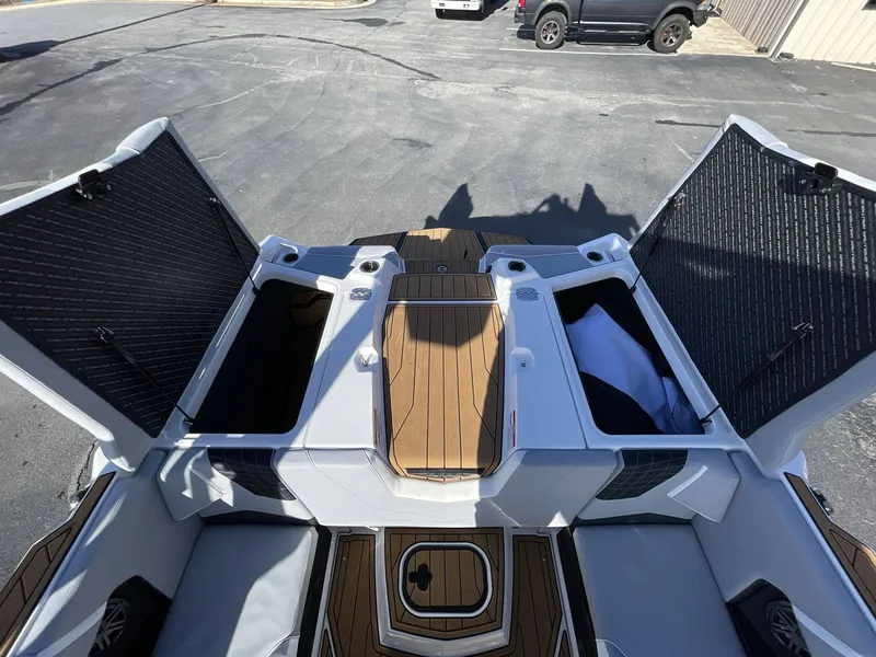 Slide: The Image of Nautique Super Air Nautique S25 2024 - 19