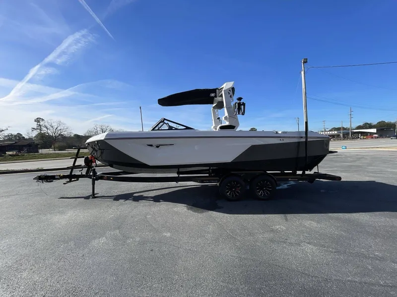 Slide: The Image of Nautique Super Air Nautique S25 2024 - 2