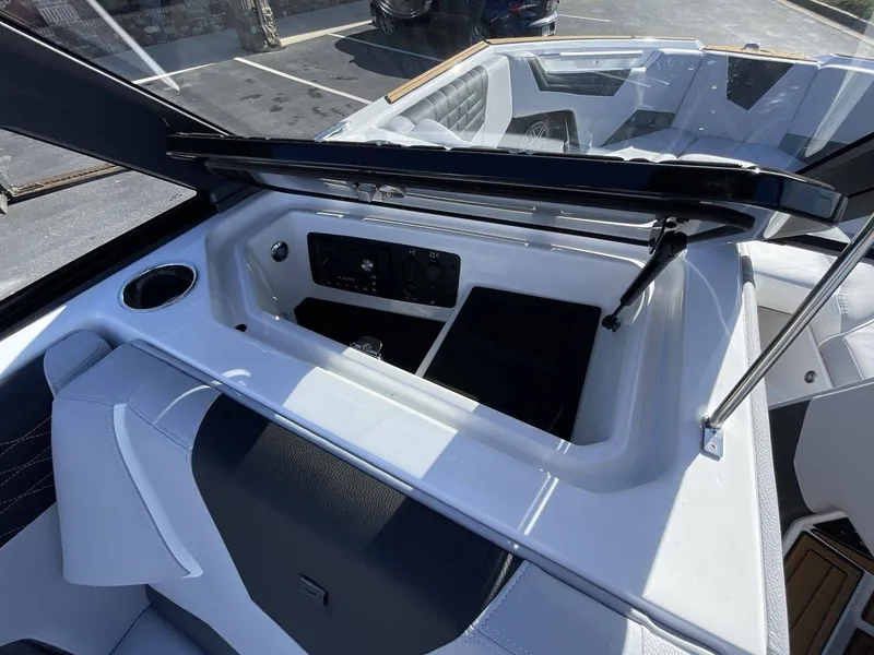 Slide: The Image of Nautique Super Air Nautique S25 2024 - 23