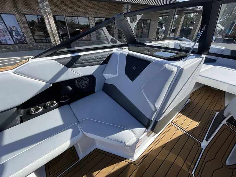 Slide: The Image of Nautique Super Air Nautique S25 2024 - 24