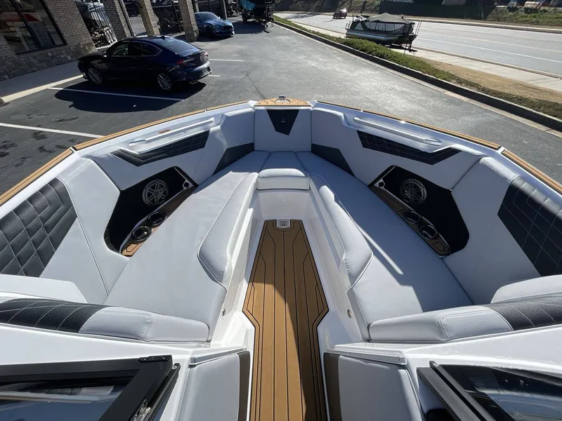 Slide: The Image of Nautique Super Air Nautique S25 2024 - 25