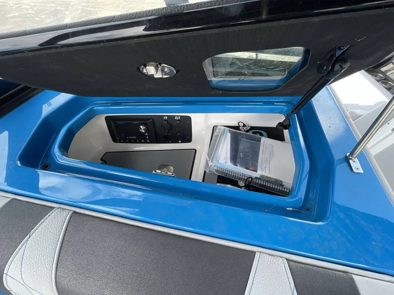 Slide: The Image of Nautique G25 2022 - 26