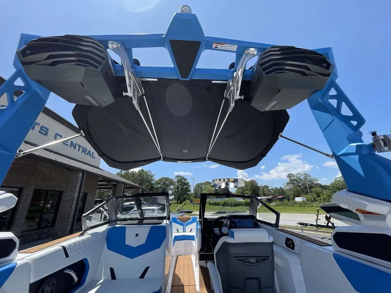 Slide: The Image of Nautique GS24 2025 - 12