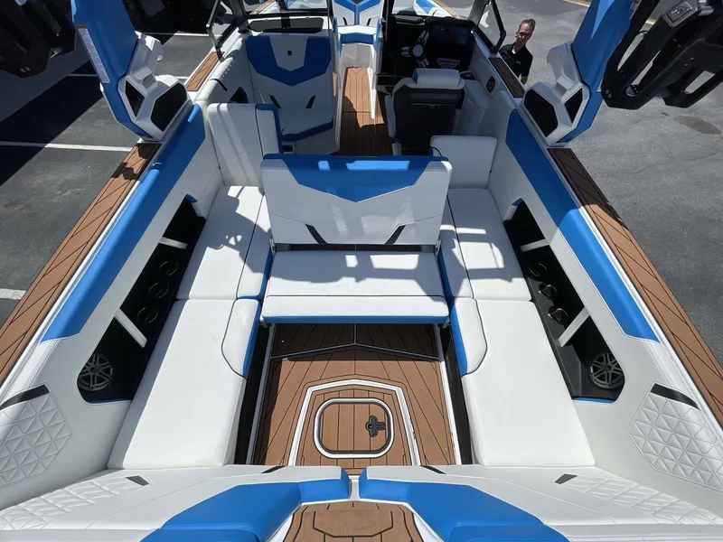 Slide: The Image of Nautique GS24 2025 - 25