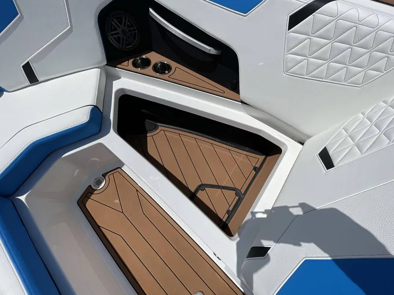 Slide: The Image of Nautique GS24 2025 - 31